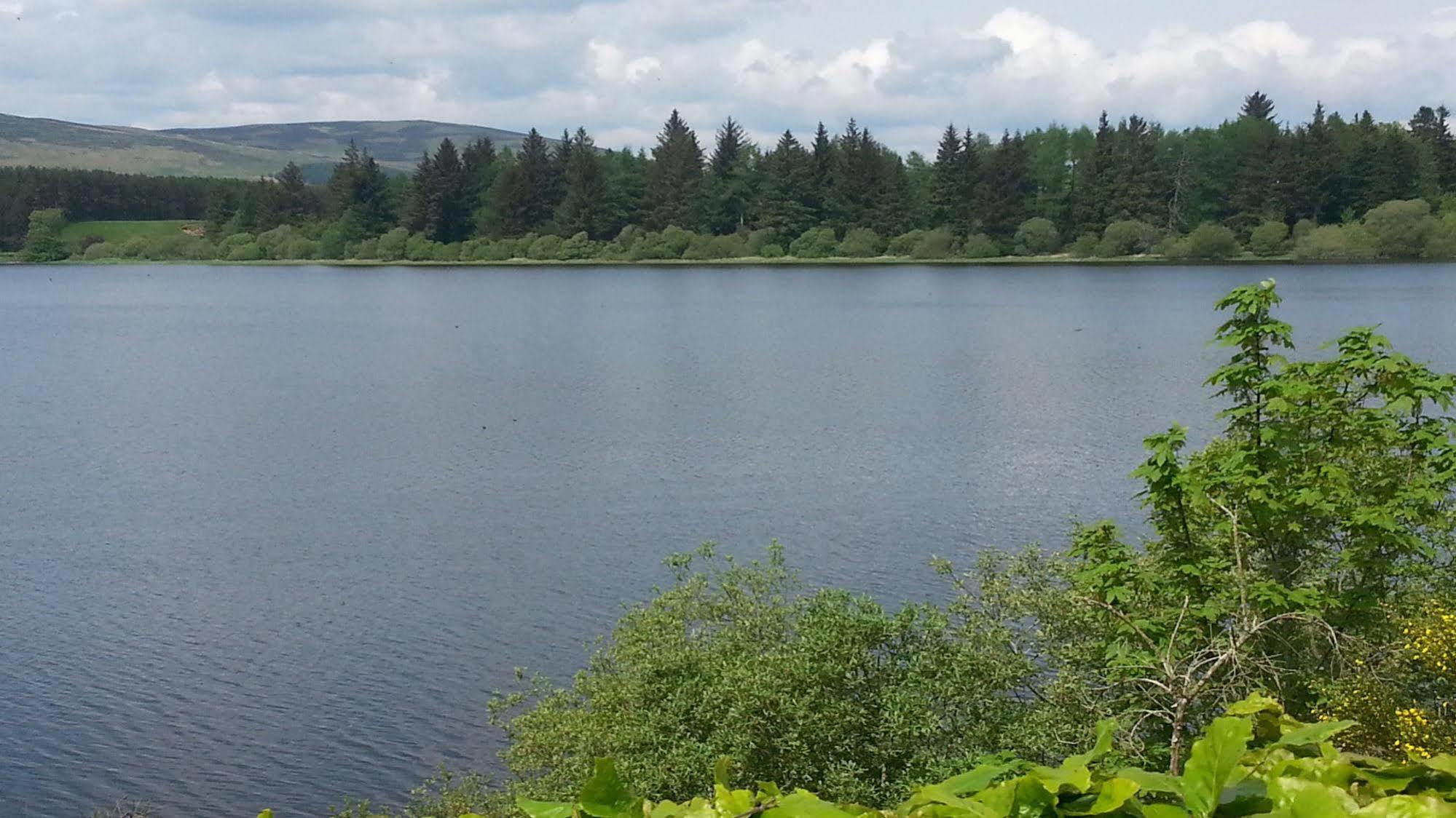 Lodge At Lochside Bridgend of Lintrathen Bagian luar foto