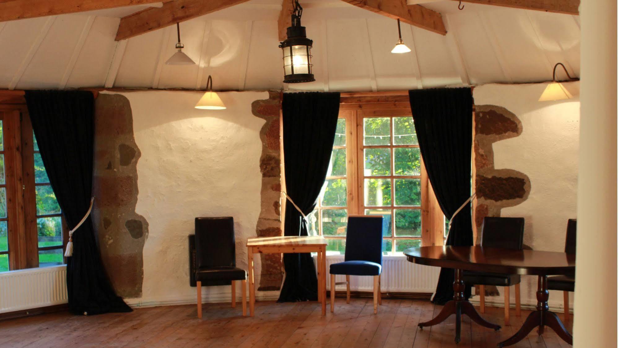 Lodge At Lochside Bridgend of Lintrathen Bagian luar foto